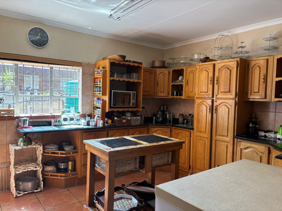 5 Bedroom Property for Sale in Safari Gardens North West